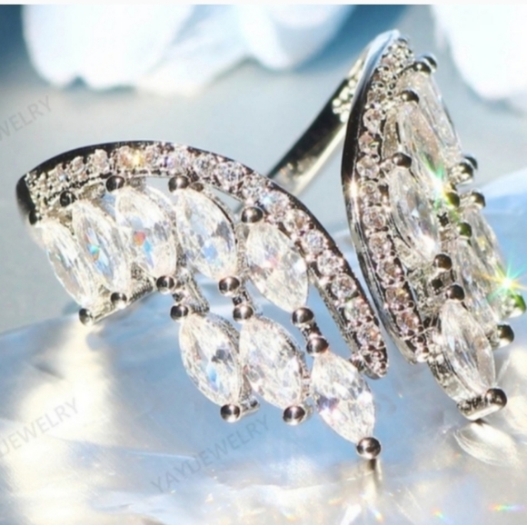 🎀Sparkling Angle Wing Ring - Picture 6 of 8